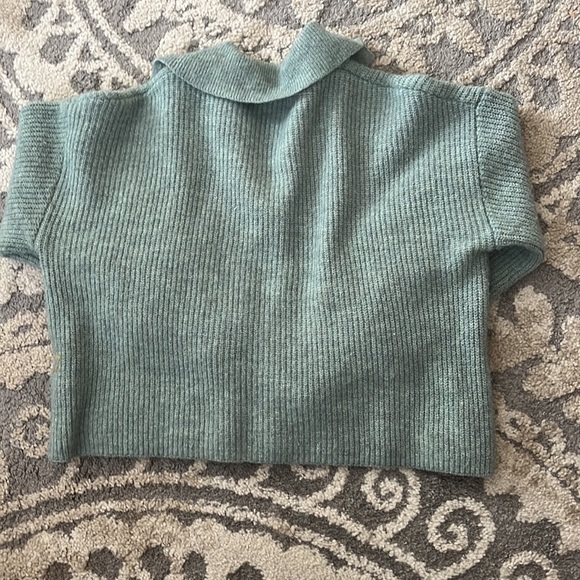 Cropped Soft Collared Sweater - Picture 4 of 4